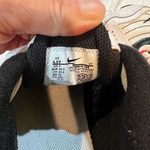 Boys Nike Max Air size 4.5 us
